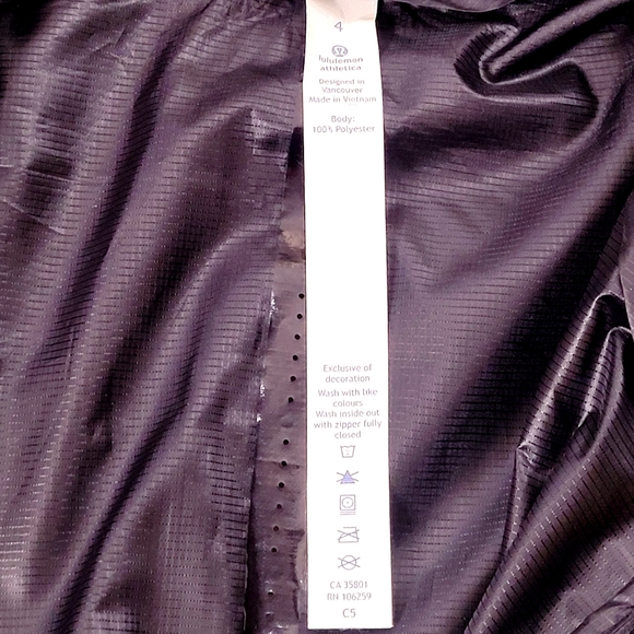 LULULEMON Run With It Running Jacket in Black sz 4 NWOT - Picture 12 of 15